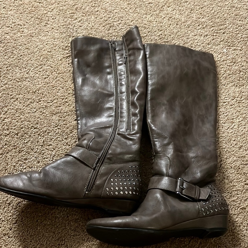 Women’s Aerosoles gray fashion boots- size 9